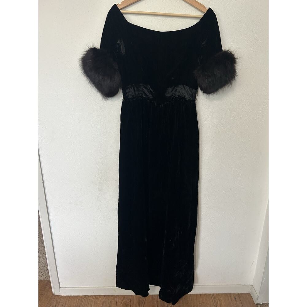 Vintage 1960s Oscar de la Renta Black Velvet Evening Gown Fur Cuffs Boutique - Picture 2 of 16